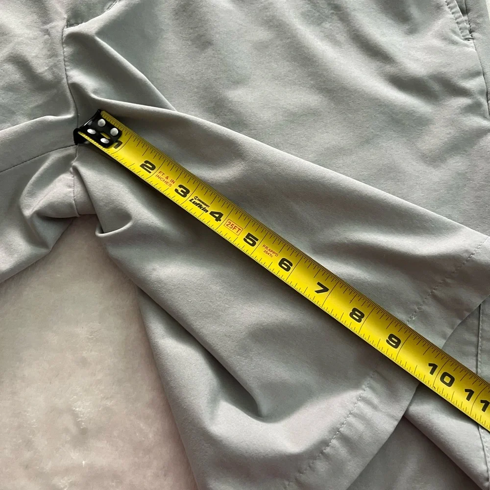 Walter Hagen Light Gray Shorts, Size 36
